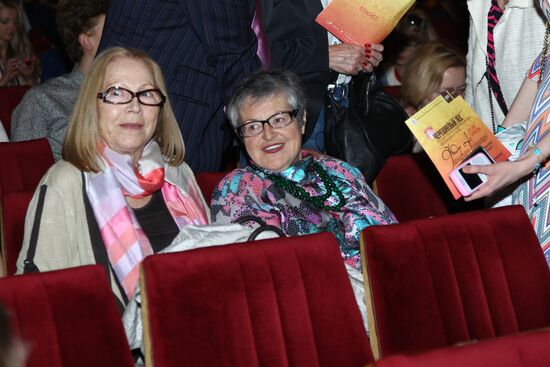Premiere of "FanFan Tulpan" play
