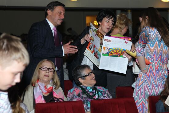 Premiere of "FanFan Tulpan" play