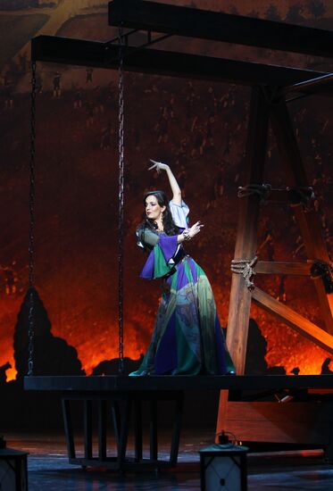 Premiere of "FanFan Tulpan" play
