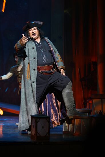 Premiere of "Fan-Fan Tulpan" play