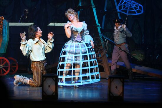 Premiere of "Fan-Fan Tulpan" play