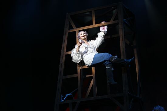 Premiere of "Fan-Fan Tulpan" play
