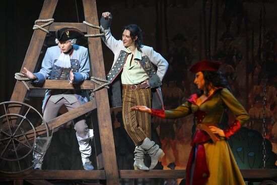 Premiere of "Fan-Fan Tulpan" play