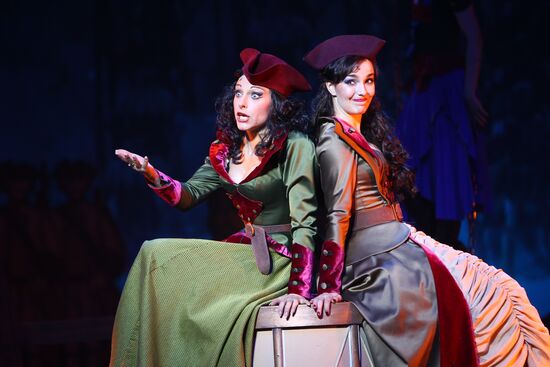 Premiere of "Fan-Fan Tulpan" play