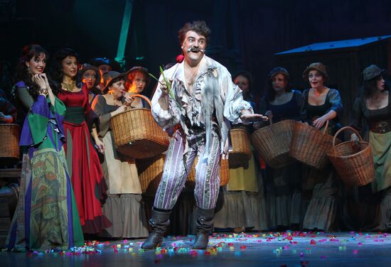 Premiere of "FanFan Tulpan" play