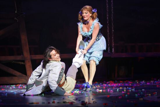 Premiere of "Fan-Fan Tulpan" play