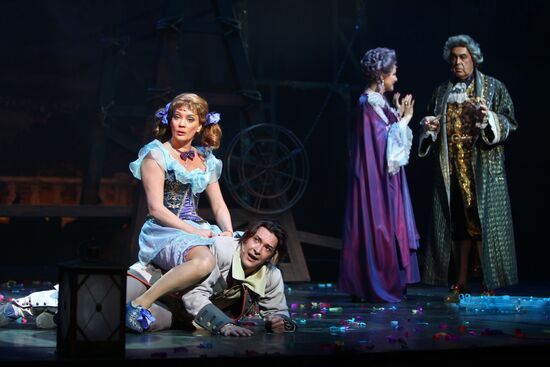 Premiere of "Fan-Fan Tulpan" play