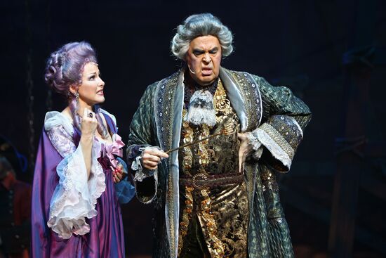 Premiere of "Fan-Fan Tulpan" play