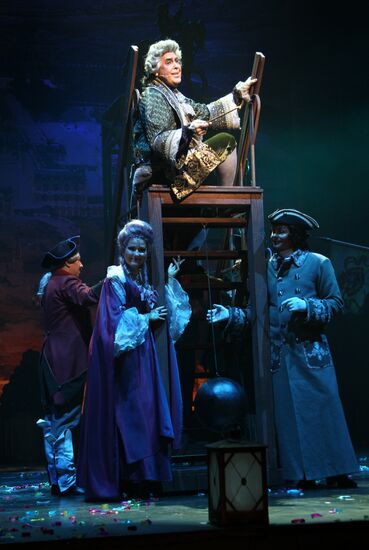 Premiere of "Fan-Fan Tulpan" play