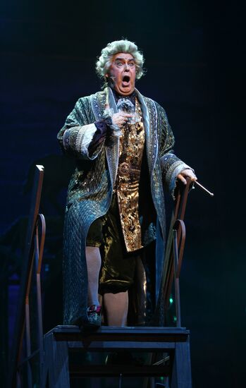 Premiere of "Fan-Fan Tulpan" play