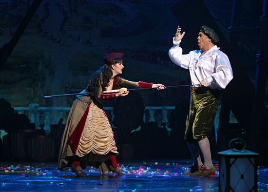 Premiere of "Fan-Fan Tulpan" play