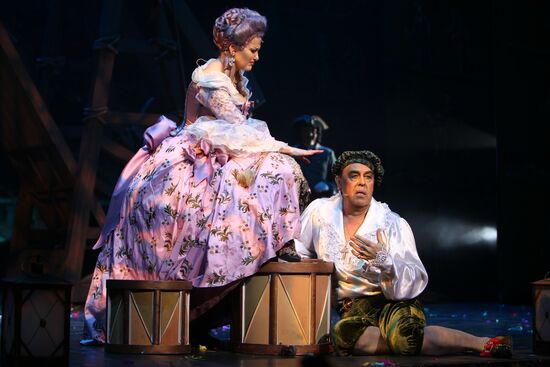Premiere of "Fan-Fan Tulpan" play