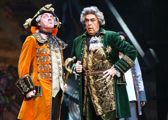 Premiere of "Fan-Fan Tulpan" play