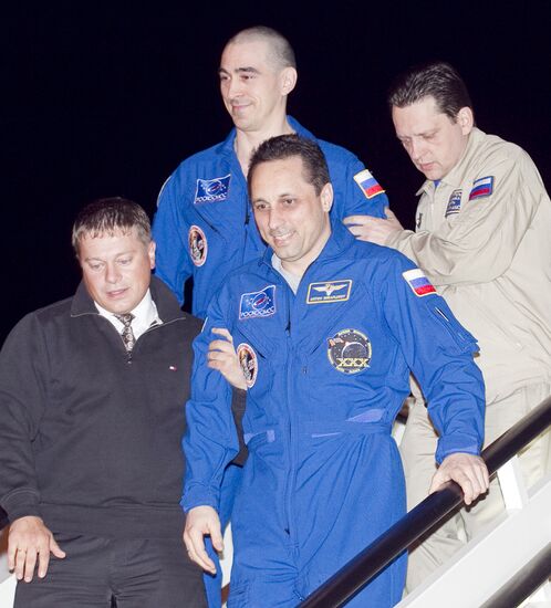 Crewmembers of 30th long-term mission at ISS welcomed back home