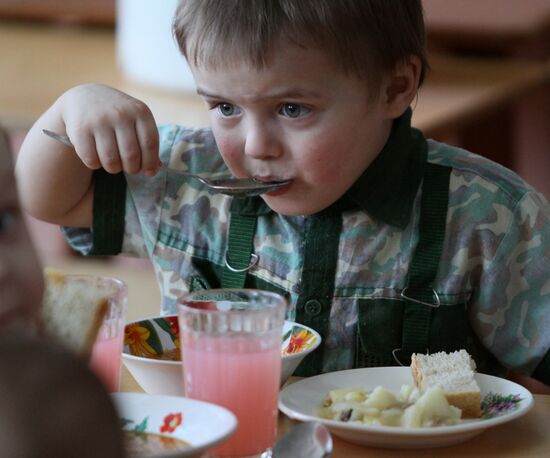 Meals in kindergarten in village of Yekaterininskoe, Omsk Region