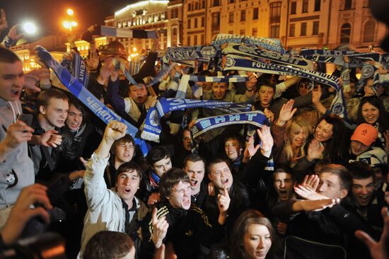 Zenit fans celebrate victory in Russian football championship
