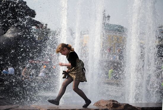 Heat wave hits Moscow