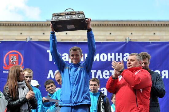 Athletics relay race on Garden Ring road