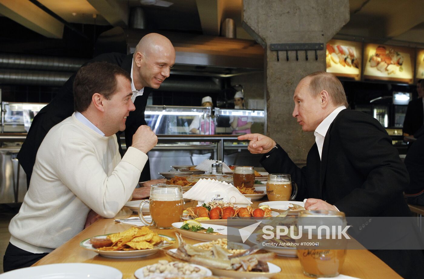 Medvedev, Putin visit Zhiguli beer bar