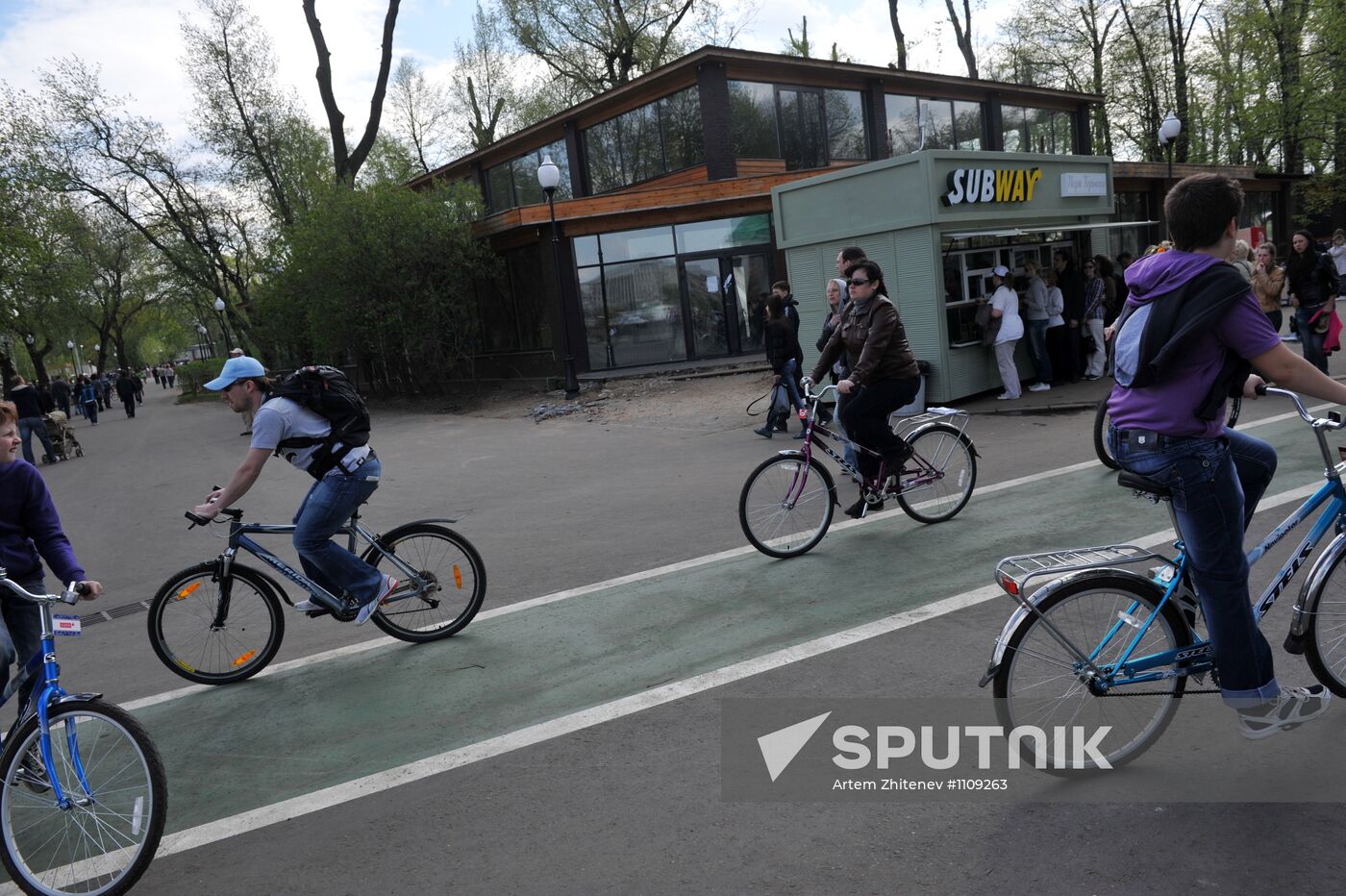 City residents rest in Gorky Park