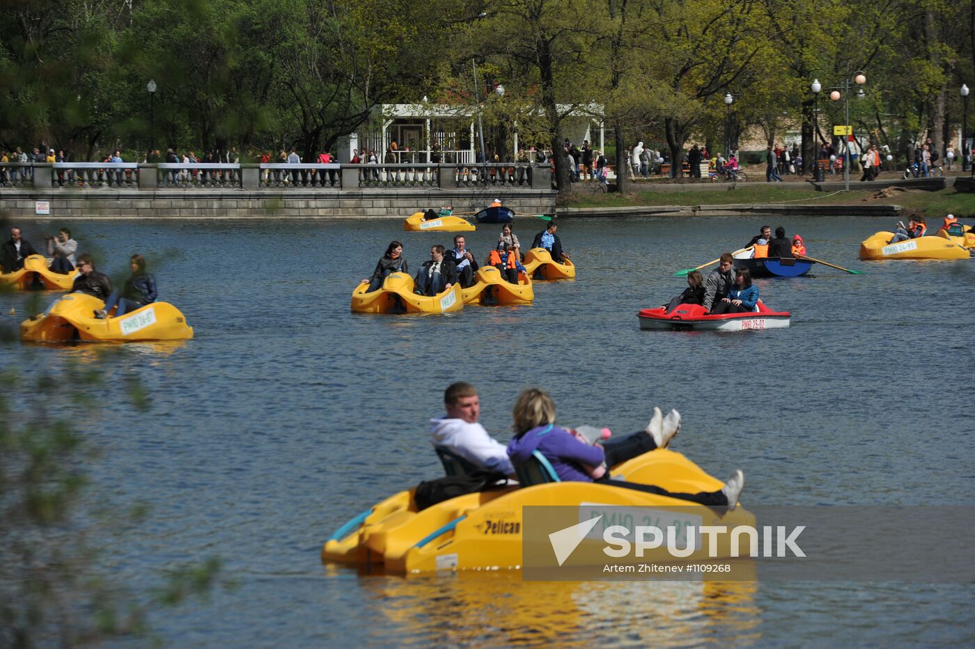 City residents rest in Gorky Park