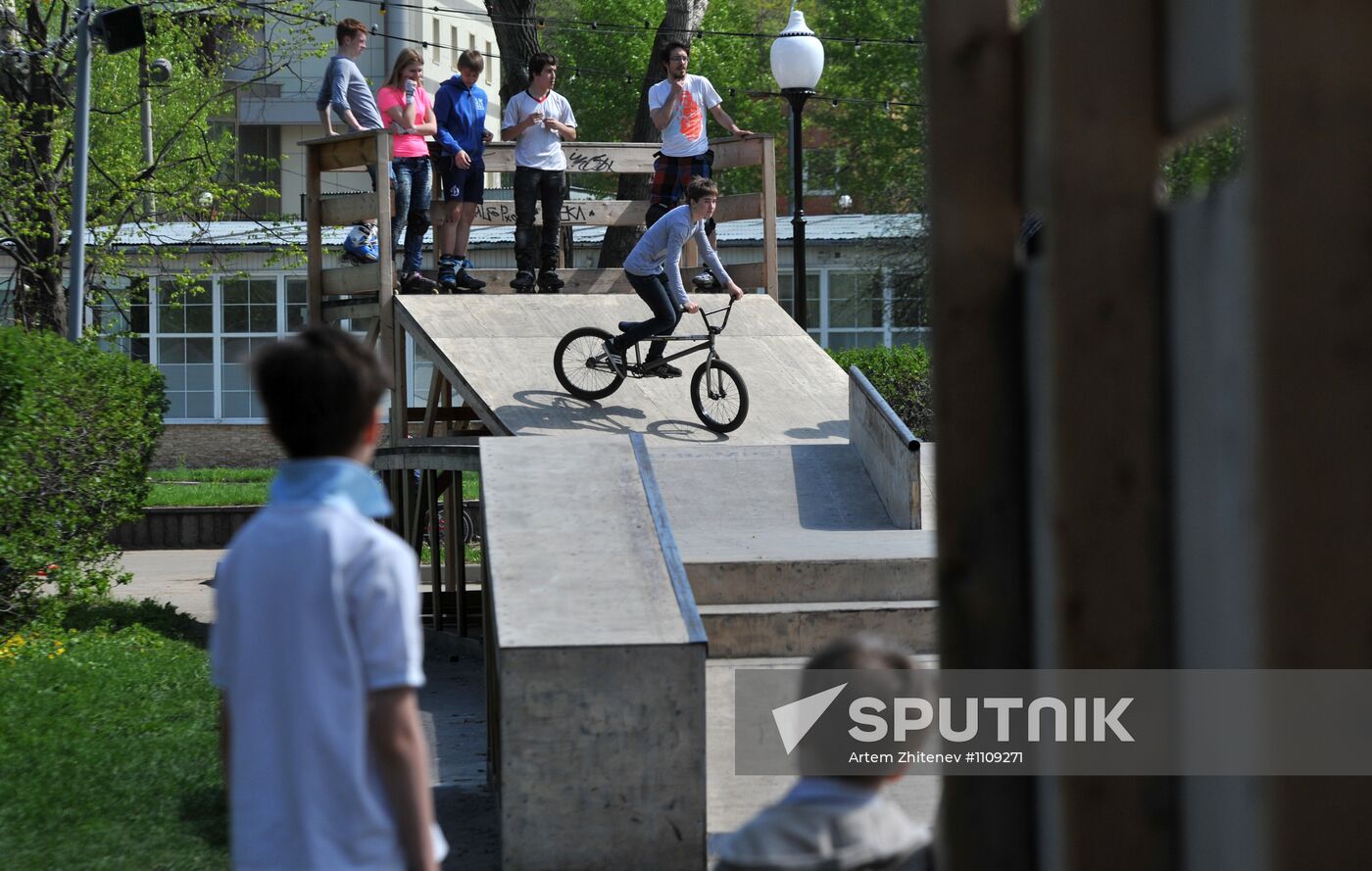 City residents rest in Gorky Park