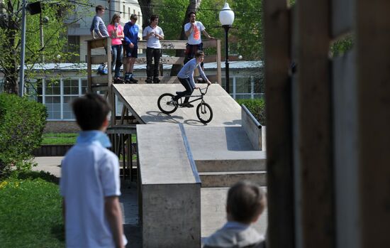 City residents rest in Gorky Park