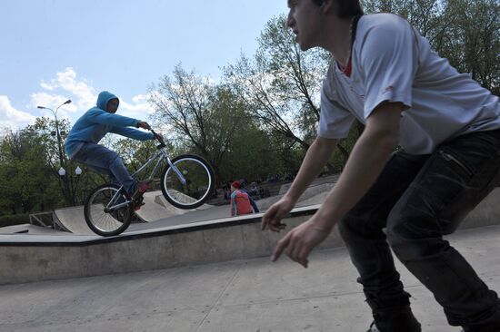 City residents rest in Gorky Park