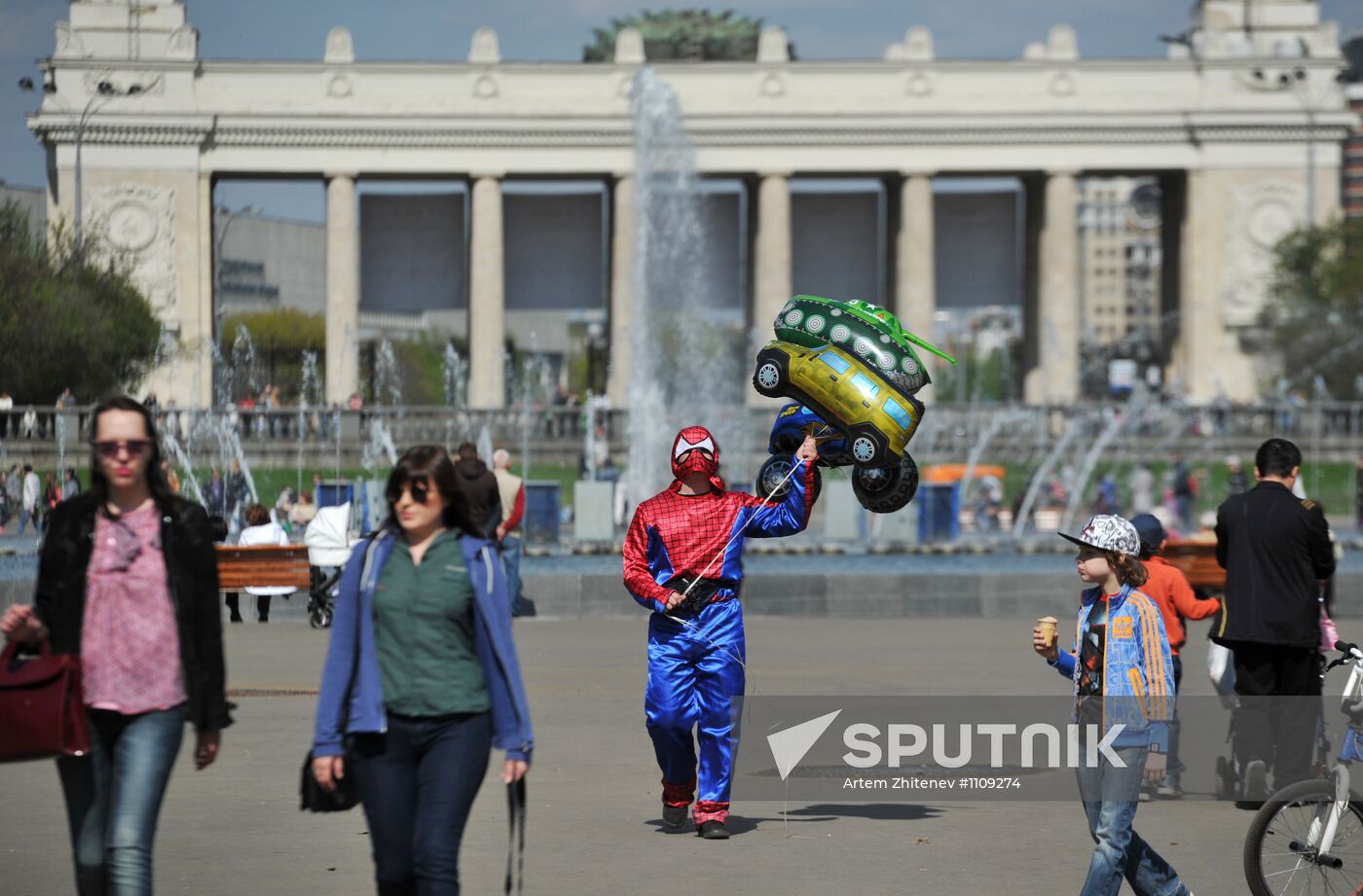 City residents rest in Gorky Park
