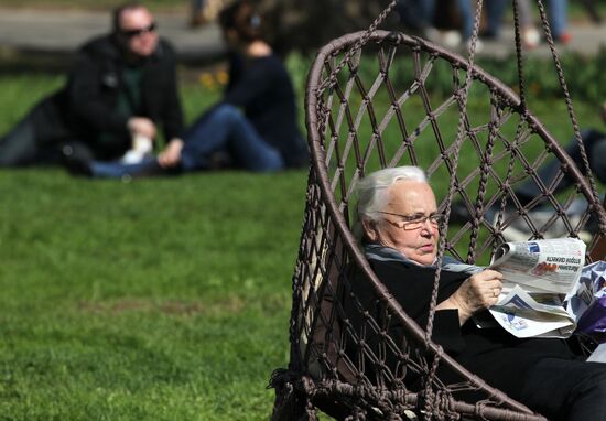 City residents rest in Gorky Park