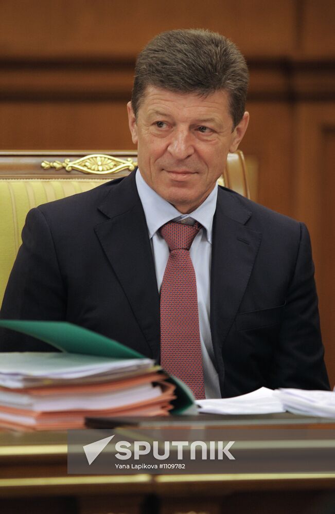 Vladimir Putin chairs government meeting