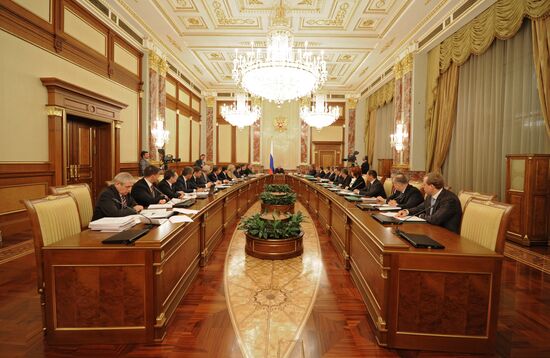 Vladimir Putin chairs government meeting