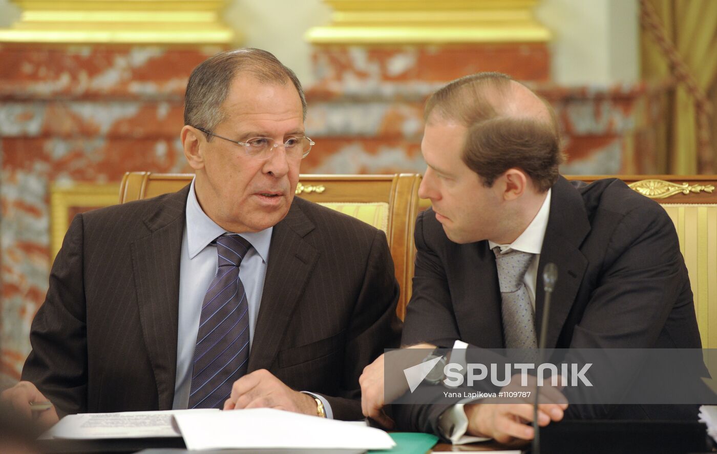 Vladimir Putin chairs government meeting