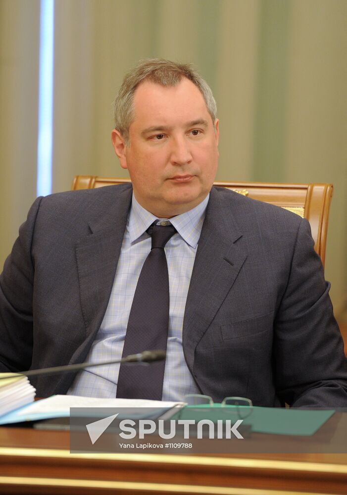 Vladimir Putin chairs government meeting