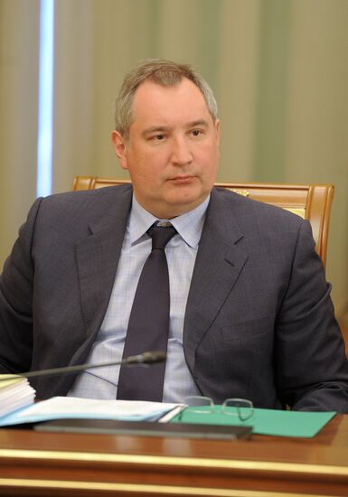 Vladimir Putin chairs government meeting