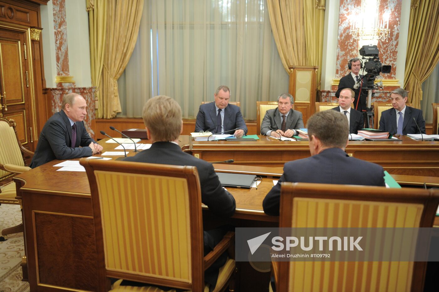 Vladimir Putin chairs government meeting
