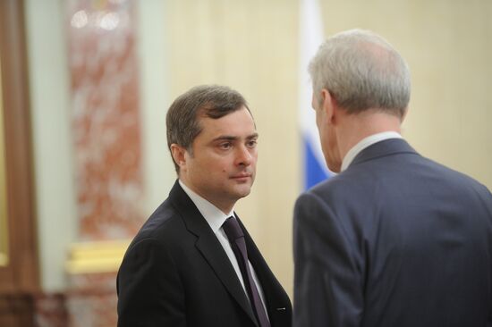 Vladimir Putin chairs government meeting