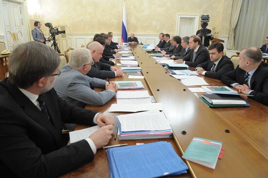 Vladimir Putin chairs government meeting