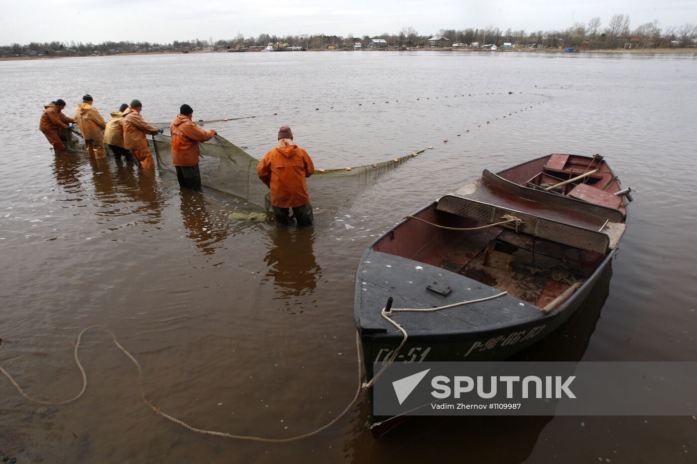 Smelt fishing on Lake Ladoga