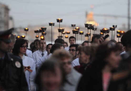 Torch procession honoring 67th anniversary of Victory in WWII