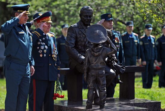 Russian EMERCOM workers memorial unveiled