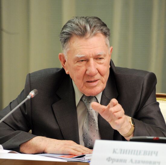 Coordinating committee for veterans' affairs holds meeting