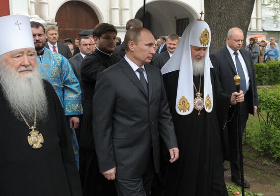 Vladimir Putin visits Novodevichy Convent