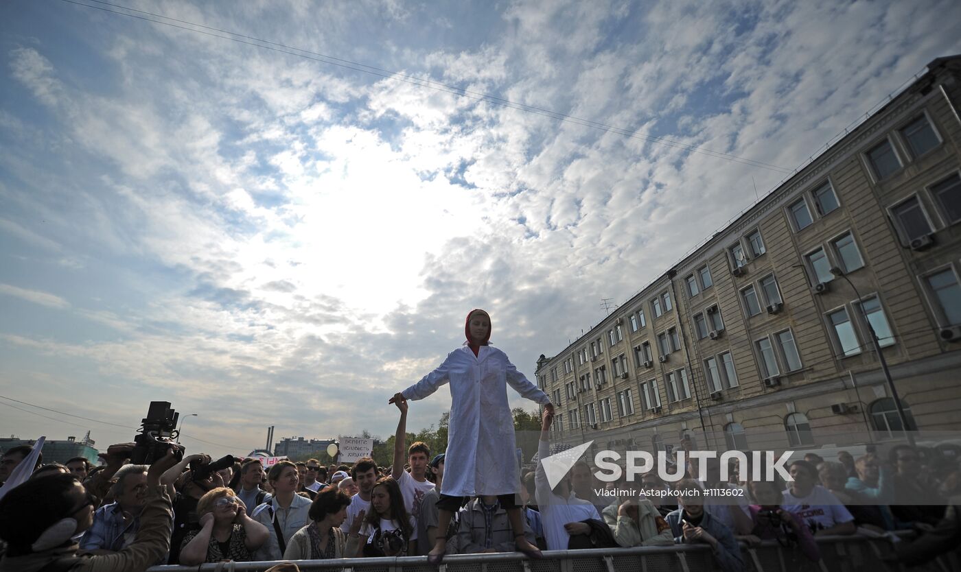 Opposition stages March of Millions rally in Moscow