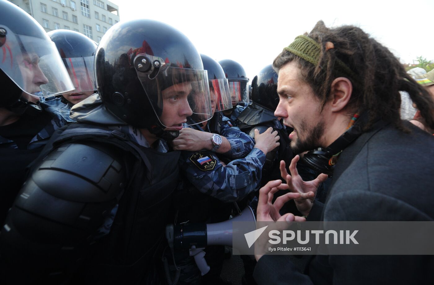 Police detain March of Millions participants in Moscow