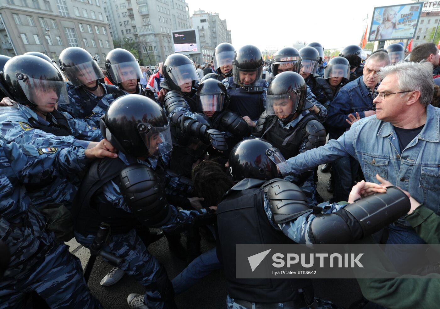 Police detain March of Millions participants in Moscow