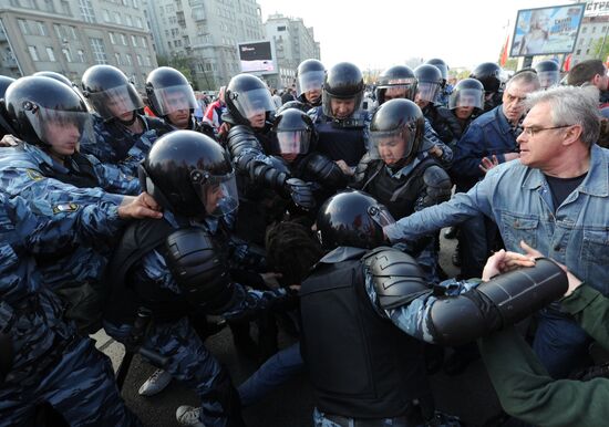Police detain March of Millions participants in Moscow