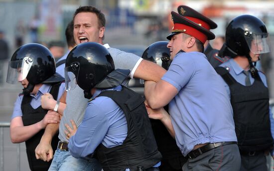 Opposition stages March of Millions rally in Moscow