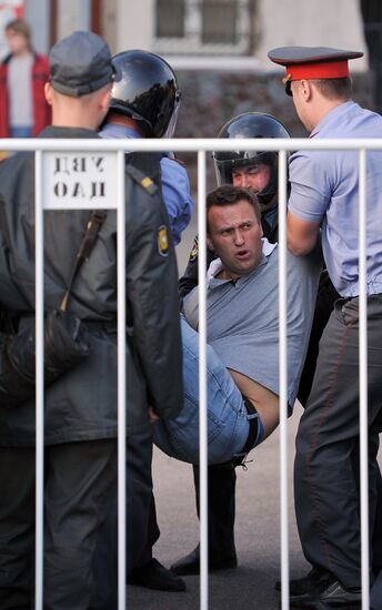 Opposition stages March of Millions rally in Moscow