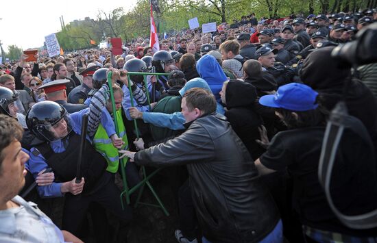 Police detain March of Millions participants in Moscow